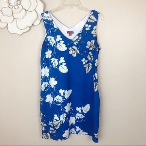 Vince Camuto sleeveless v neck shift dress